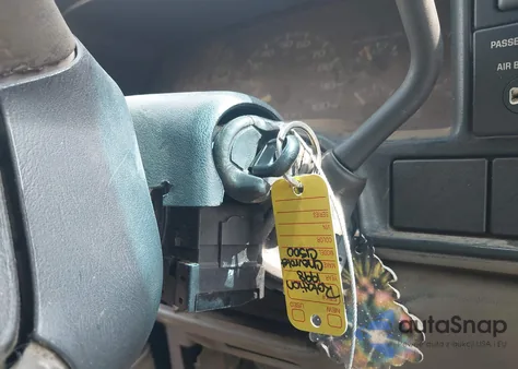 1998 Chevrolet C1500 Fleetside z USA, uszkodzony, nr VIN 2GCEC19R9W1111079